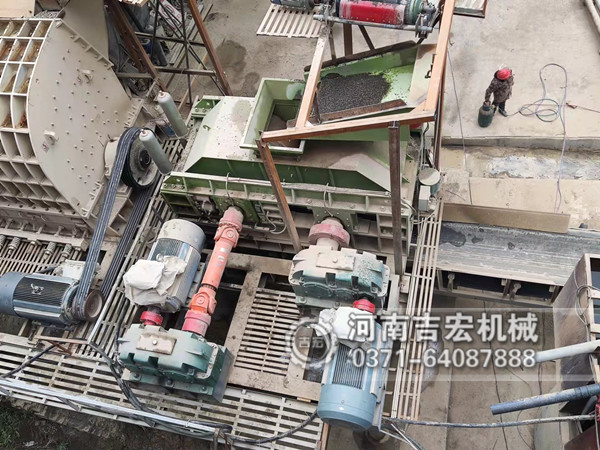 制砂設(shè)備用啥好-用吉宏液壓對(duì)輥破碎機(jī)啊！