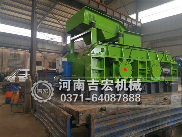 大型砂石料雙輥破碎機(jī)廠家報(bào)價(jià)多少錢！