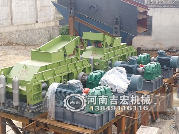 專吃12、13石子液壓對輥制砂機(jī)-砂場必備制砂設(shè)備！