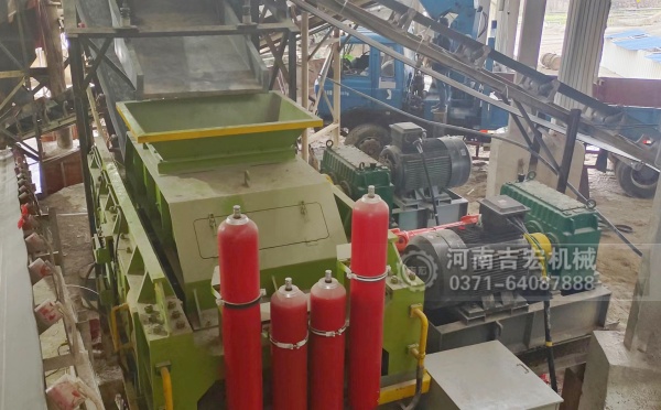 破碎輝綠巖總走彎路？對輥機用實力告訴你：選對設備多重要！
