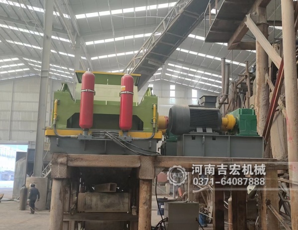 粒度精準(zhǔn)控制：金尾礦對輥破碎機(jī)如何實現(xiàn)高效回收的“關(guān)鍵一步”！