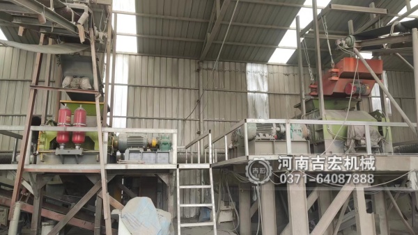 小礦場(chǎng)換設(shè)備怕踩坑？鎳礦對(duì)輥破碎機(jī)小巧能打,投入不多回本快,選它心里踏實(shí)!
