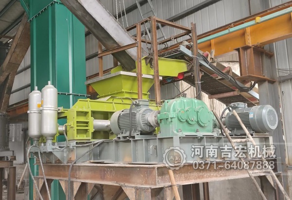 吉宏機(jī)械對輥制砂機(jī)：高耐磨輥皮+液壓調(diào)節(jié)，破碎效率提升30%！