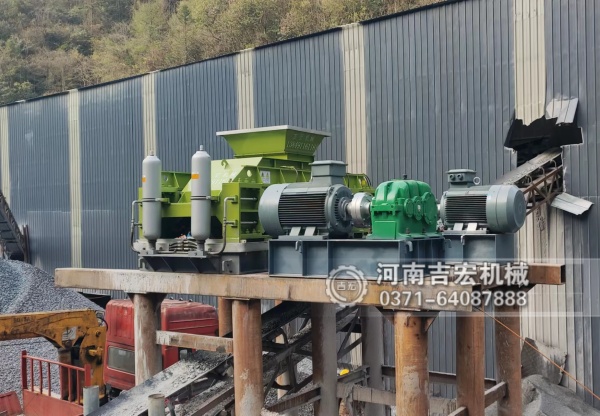 時(shí)產(chǎn)30-40噸的對輥破碎機(jī)該選哪個(gè)型號？800×600型詳解！