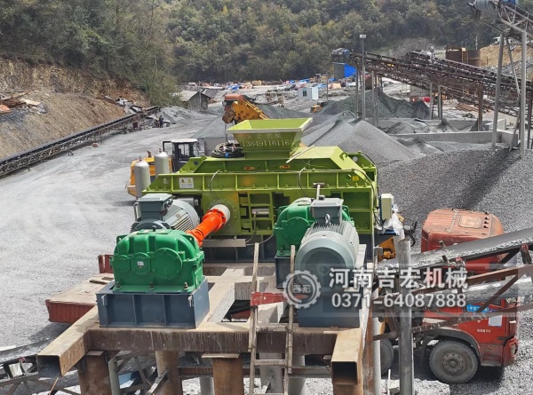 雙輥制砂機(jī)-石灰石中細(xì)碎專用設(shè)備,1-3mm機(jī)制砂輕松調(diào)配!